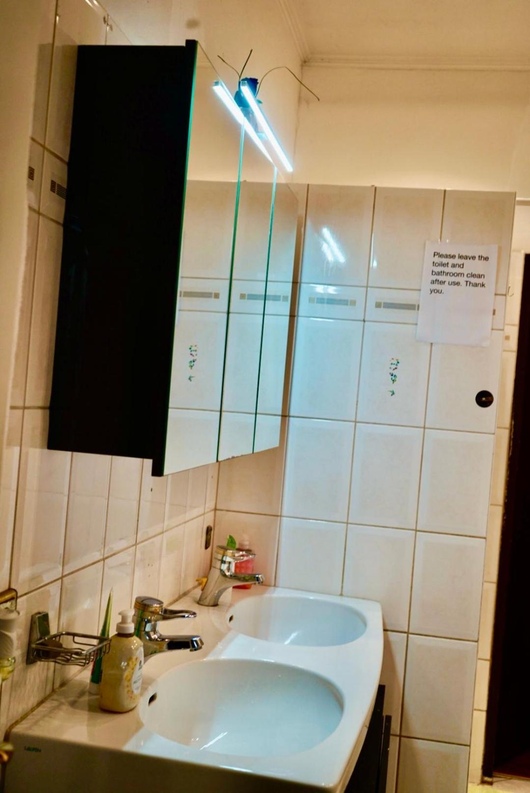 U6 Schoepfwerk Hostel 11 ウィーン エクステリア 写真